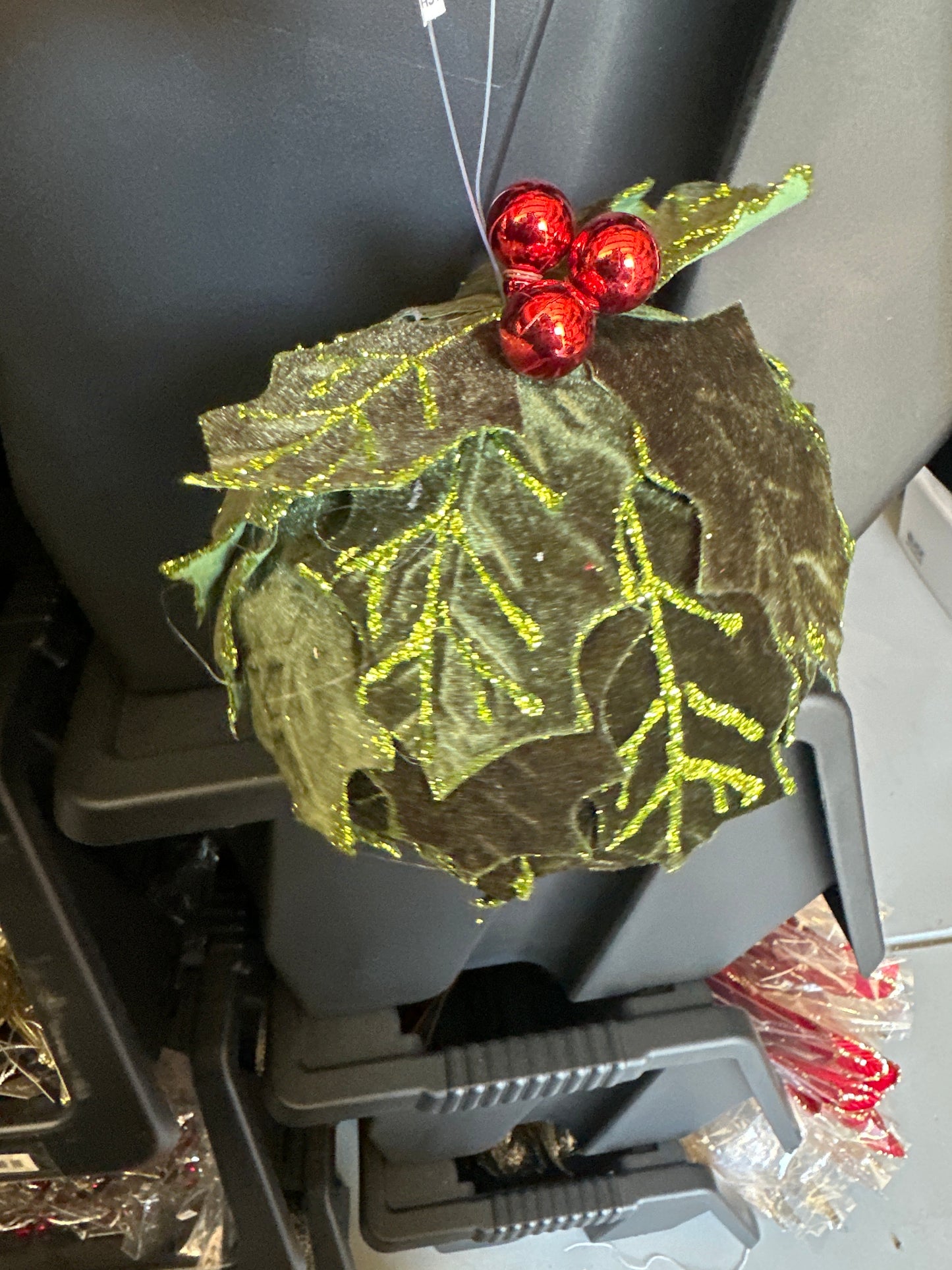 6" Velvet holly leaf kissing ball w/ball