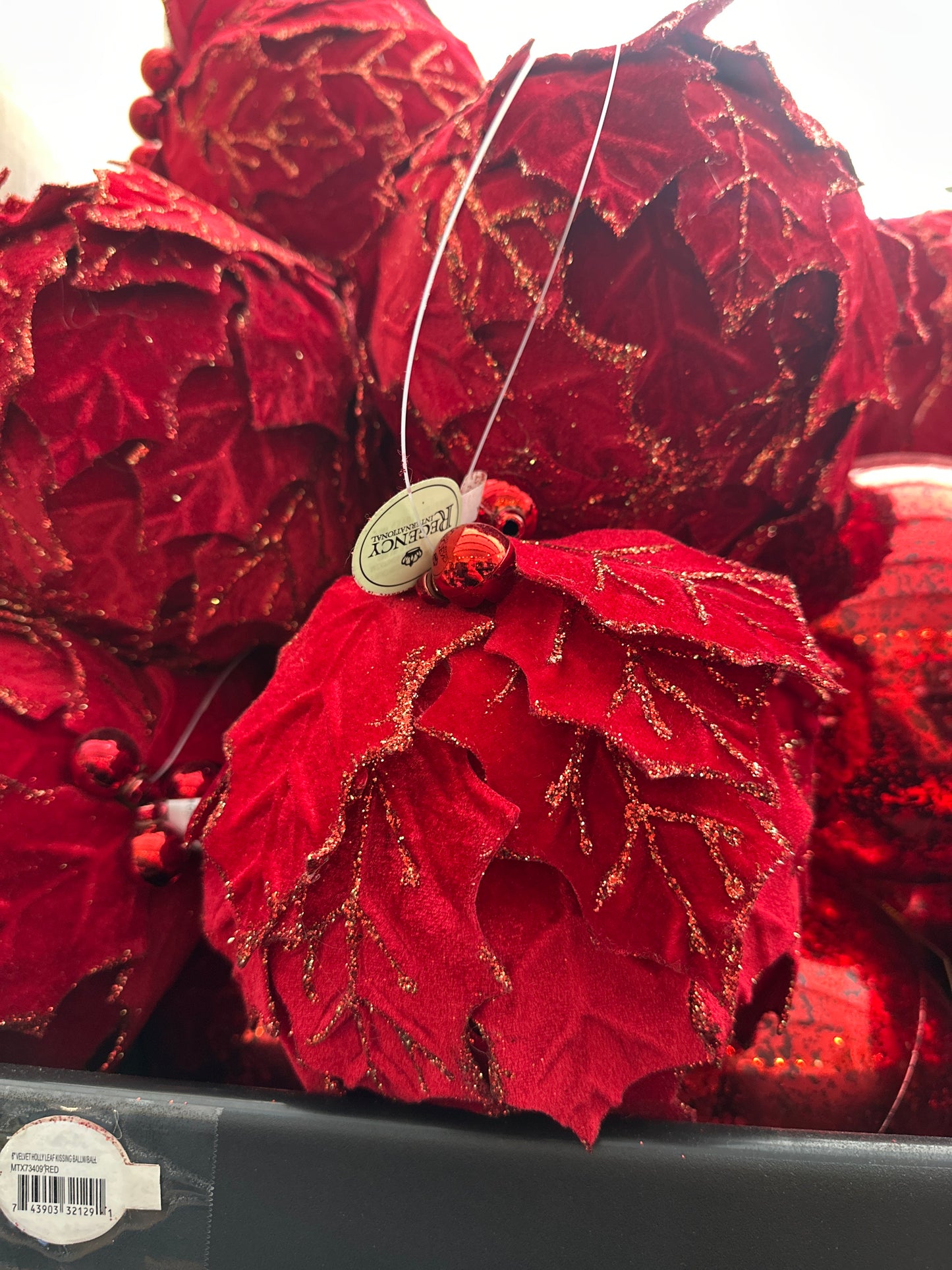 6" Velvet holly leaf kissing ball w/ball